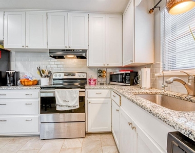 1205 Westlawn Drive - Photo Thumbnail 12
