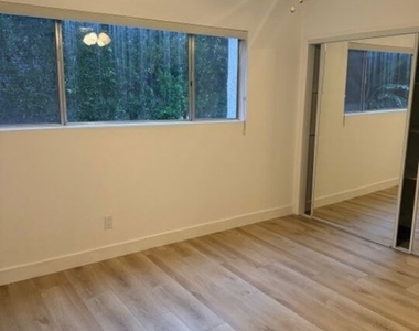 1515 S Beverly Drive - Photo Thumbnail 13
