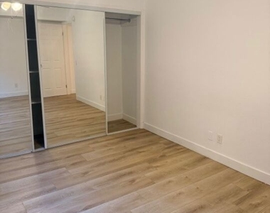 1515 S Beverly Drive - Photo Thumbnail 14