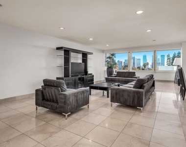 865 Comstock Avenue - Photo Thumbnail 8