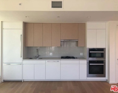 877 Francisco Street - Photo Thumbnail 2