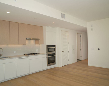 877 Francisco Street - Photo Thumbnail 3