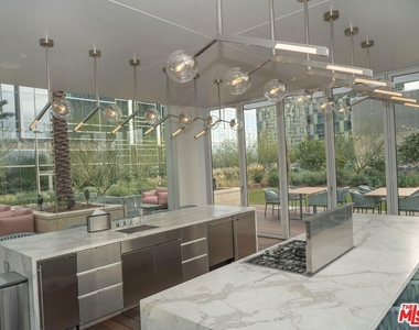 877 Francisco Street - Photo Thumbnail 18