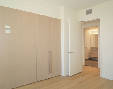 877 Francisco Street - Photo Thumbnail 6