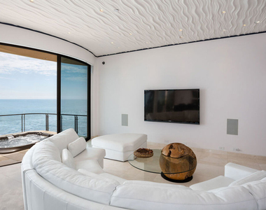 24230 Malibu Road - Photo Thumbnail 8