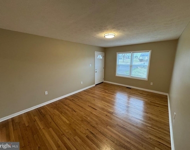 127 Longstreet Ave - Photo Thumbnail 2