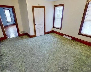 127 Hanover Street - Photo Thumbnail 2