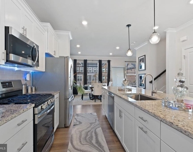6960 Farragut Drive - Photo Thumbnail 7