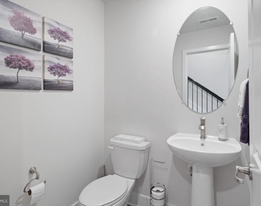 6960 Farragut Drive - Photo Thumbnail 4