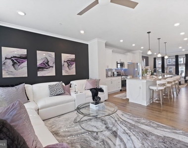 6960 Farragut Drive - Photo Thumbnail 6