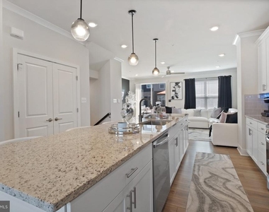6960 Farragut Drive - Photo Thumbnail 8