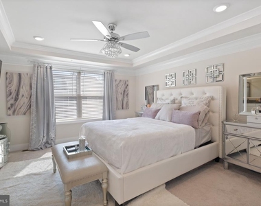 6960 Farragut Drive - Photo Thumbnail 13