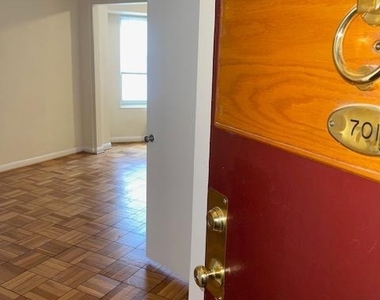 1727 Massachusetts Avenue Nw - Photo Thumbnail 2