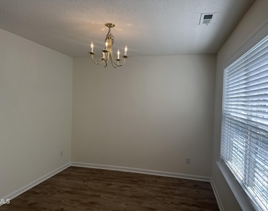 124 Fairford Drive - Photo Thumbnail 5