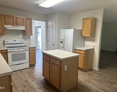 124 Fairford Drive - Photo Thumbnail 4