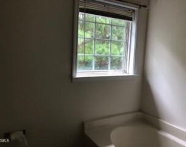 124 Fairford Drive - Photo Thumbnail 15