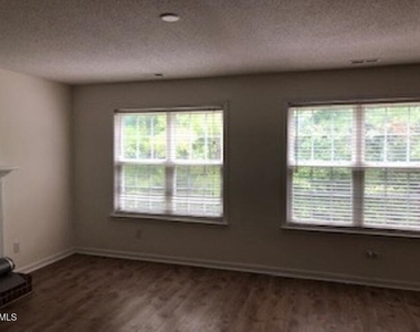 124 Fairford Drive - Photo Thumbnail 13