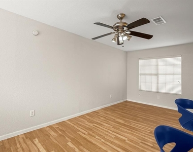 1013 W 23rd St - Photo Thumbnail 6