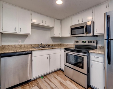 2124 Burton Dr - Photo Thumbnail 3