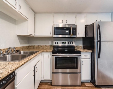 2124 Burton Dr - Photo Thumbnail 4