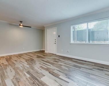 2124 Burton Dr - Photo Thumbnail 9