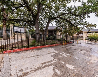 2124 Burton Dr - Photo Thumbnail 17