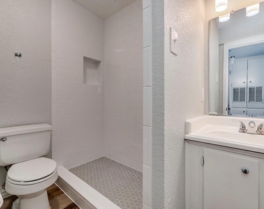 2124 Burton Dr - Photo Thumbnail 13