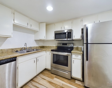 2124 Burton Dr - Photo Thumbnail 5
