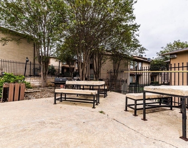2124 Burton Dr - Photo Thumbnail 15