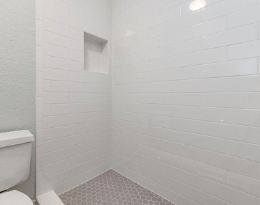 2124 Burton Dr - Photo Thumbnail 14