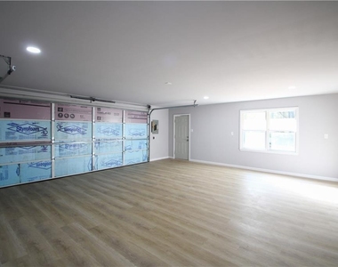 105 Homeport Drive - Photo Thumbnail 13