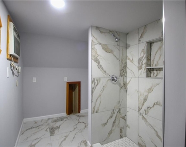 105 Homeport Drive - Photo Thumbnail 9