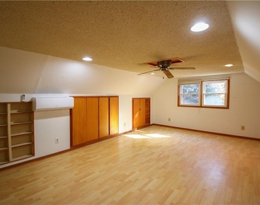105 Homeport Drive - Photo Thumbnail 3