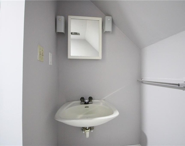 105 Homeport Drive - Photo Thumbnail 11