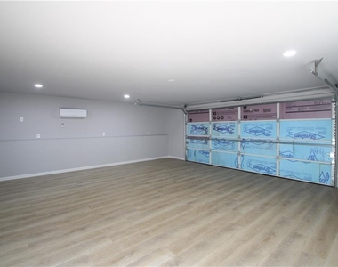 105 Homeport Drive - Photo Thumbnail 12
