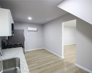 105 Homeport Drive - Photo Thumbnail 6