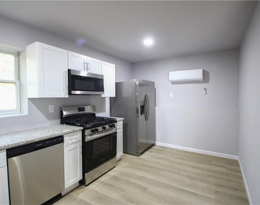 105 Homeport Drive - Photo Thumbnail 5