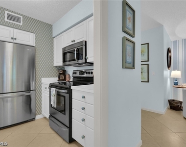 284 4th Street S - Photo Thumbnail 11