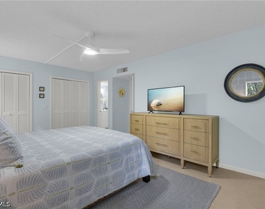 284 4th Street S - Photo Thumbnail 14