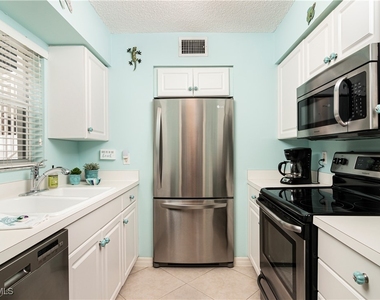 284 4th Street S - Photo Thumbnail 5