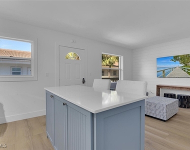 980 7th Avenue S - Photo Thumbnail 2