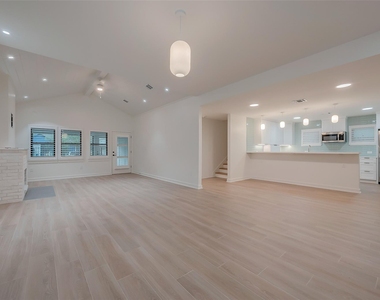 2702 Delano Street - Photo Thumbnail 4