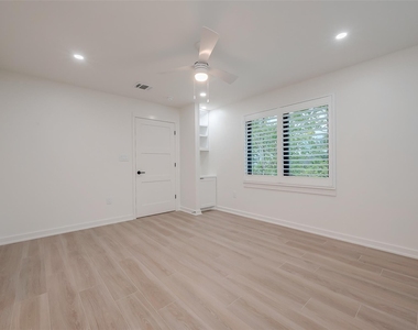 2702 Delano Street - Photo Thumbnail 32