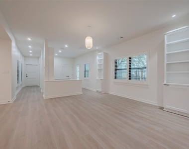 2702 Delano Street - Photo Thumbnail 8