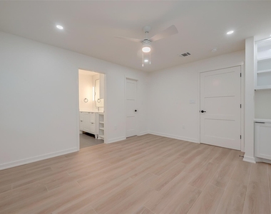 2702 Delano Street - Photo Thumbnail 33