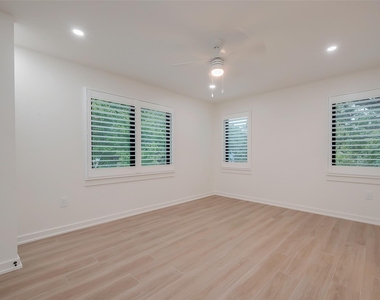 2702 Delano Street - Photo Thumbnail 31