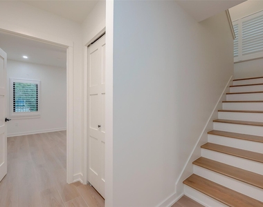2702 Delano Street - Photo Thumbnail 23