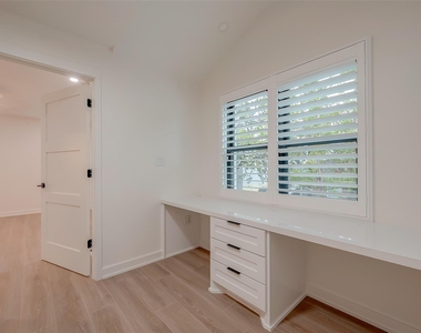 2702 Delano Street - Photo Thumbnail 24