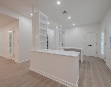 2702 Delano Street - Photo Thumbnail 10