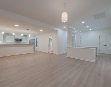 2702 Delano Street - Photo Thumbnail 9